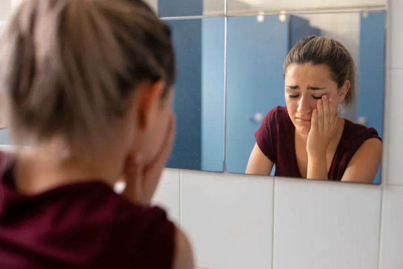 Transformer l'autocritique en autocompassion pour un mieux-etre mental